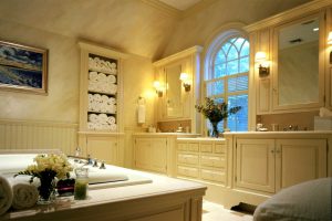 Inset Painted Bath with 2 Sinks and Tub Surround